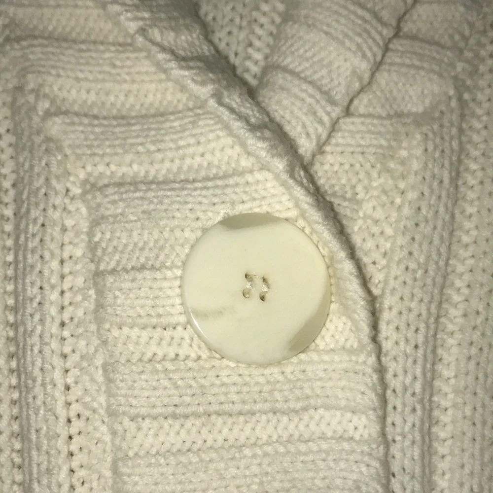 CHARTER CLUB chunky knit sweater one large button closure cream colored size XL